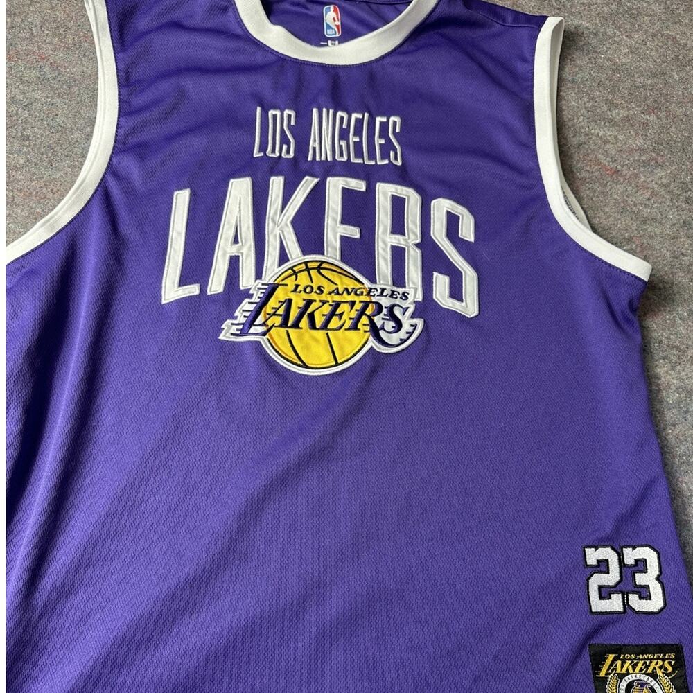 Los Angeles Lakers LeBron James #23 NBA Size L Basketball Jersey Purple White